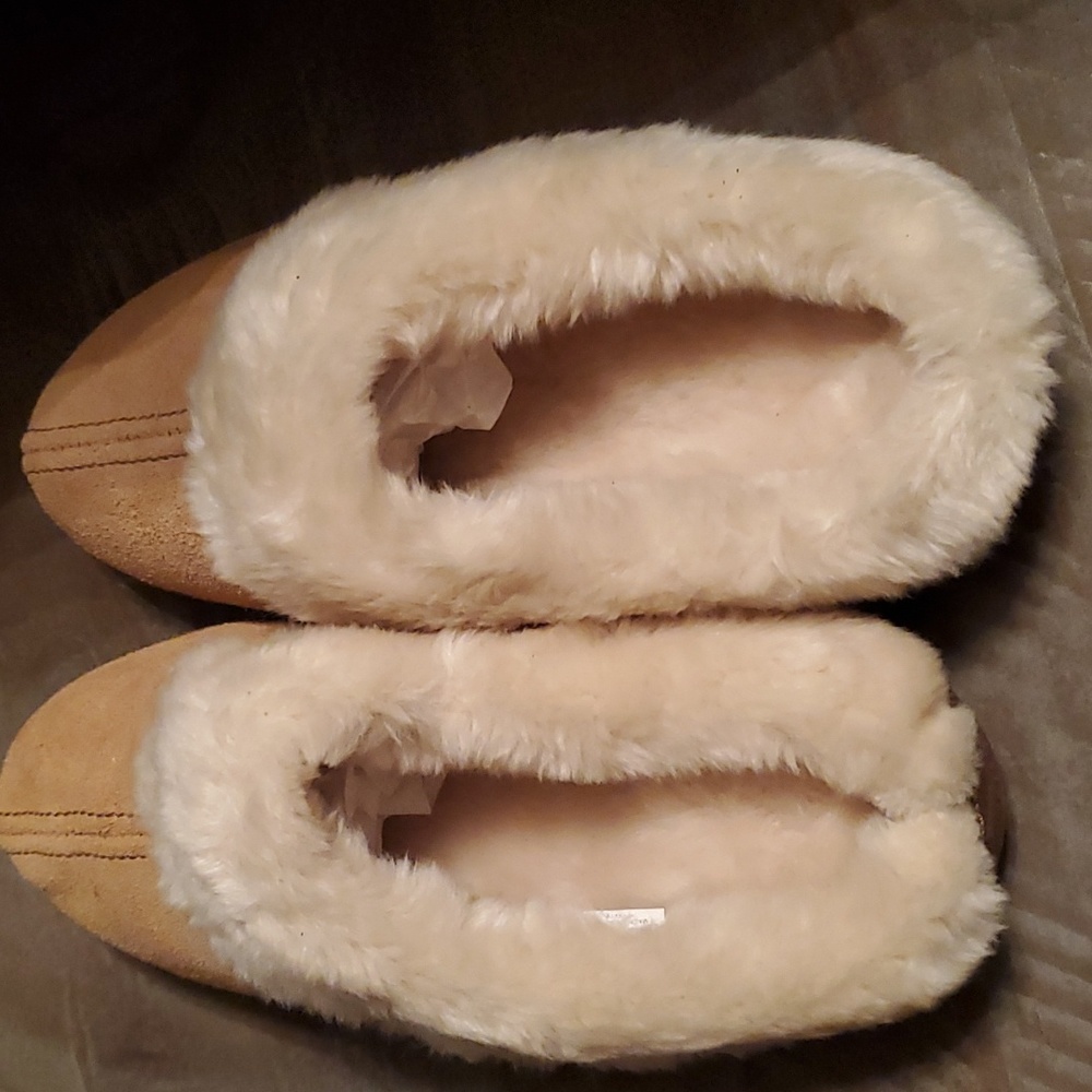NIB MINNETONKA MOCCASINS - Picture 5 of 7